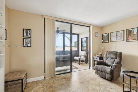 Condo in Lake Worth, Florida, 2 bedrooms  № 2002655 - photo 15