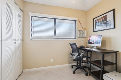 Condo in Lake Worth, Florida, 2 bedrooms  № 2002655 - photo 28