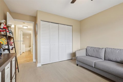 Condo in Lake Worth, Florida, 2 bedrooms  № 2002655 - photo 22