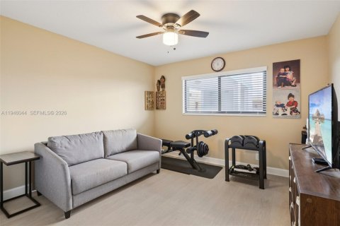 Condo in Lake Worth, Florida, 2 bedrooms  № 2002655 - photo 24
