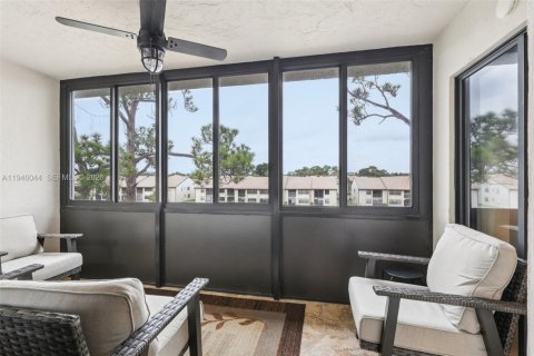 Condo in Lake Worth, Florida, 2 bedrooms  № 2002655 - photo 29