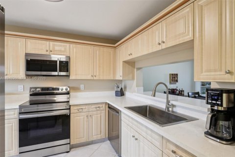 Condo in Lake Worth, Florida, 2 bedrooms  № 2002655 - photo 18