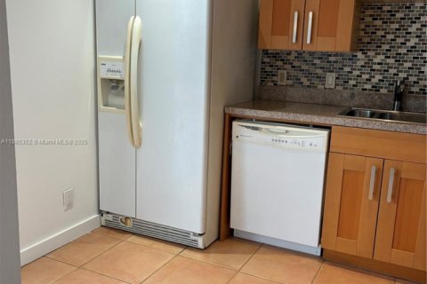 Condominio en alquiler en Aventura, Florida, 1 dormitorio, 68.84 m2 № 1941977 - foto 4