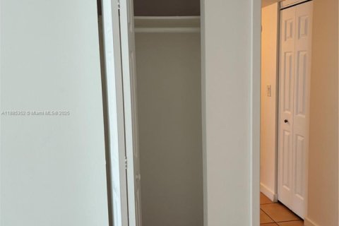 Condominio en alquiler en Aventura, Florida, 1 dormitorio, 68.84 m2 № 1941977 - foto 15