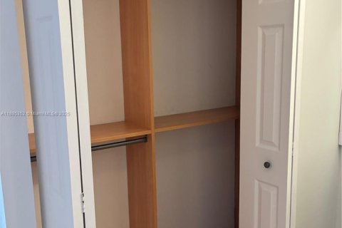 Condo in Aventura, Florida, 1 bedroom  № 1941977 - photo 11