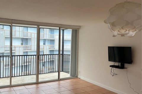 Condominio en alquiler en Aventura, Florida, 1 dormitorio, 68.84 m2 № 1941977 - foto 6