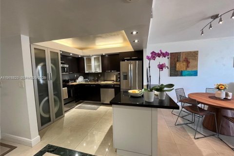 Снять в аренду кондоминиум в Майами, Флорида 1 спальня, 98.85м2, № 2044545 - фото 17