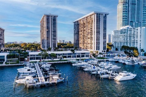 Кондоминиум с 1 спальней в Майами, Флорида № 2044545