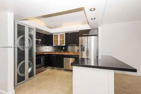 Снять в аренду кондоминиум в Майами, Флорида 1 спальня, 98.85м2, № 2044545 - фото 4