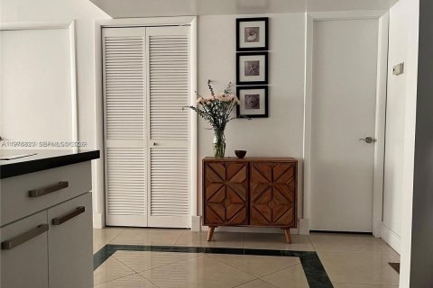 Снять в аренду кондоминиум в Майами, Флорида 1 спальня, 98.85м2, № 2044545 - фото 7