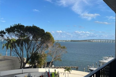 Снять в аренду кондоминиум в Майами, Флорида 1 спальня, 98.85м2, № 2044545 - фото 3