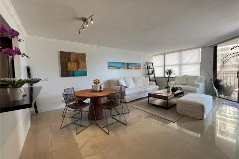 Снять в аренду кондоминиум в Майами, Флорида 1 спальня, 98.85м2, № 2044545 - фото 11