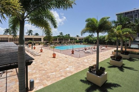 Снять в аренду кондоминиум в Майами, Флорида 1 спальня, 98.85м2, № 2044545 - фото 14