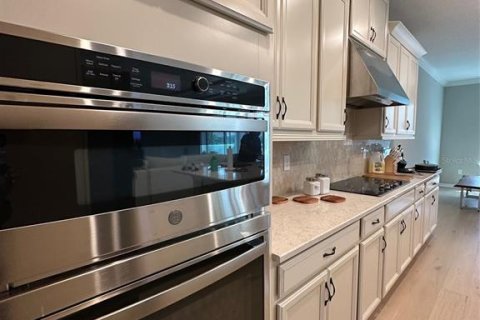 Casa en venta en Kissimmee, Florida, 5 dormitorios, 358.32 m2 № 1685479 - foto 19