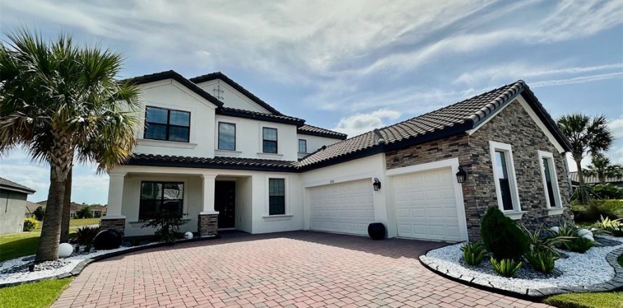 Casa en Kissimmee, Florida 5 dormitorios, 358.32 m2 № 1685479