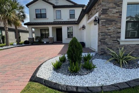 Casa en venta en Kissimmee, Florida, 5 dormitorios, 358.32 m2 № 1685479 - foto 5