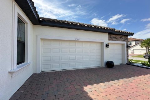 Casa en venta en Kissimmee, Florida, 5 dormitorios, 358.32 m2 № 1685479 - foto 4