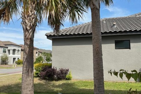 Casa en venta en Kissimmee, Florida, 5 dormitorios, 358.32 m2 № 1685479 - foto 18