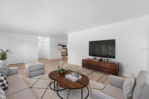 Condominio en venta en Leesburg, Florida, 3 dormitorios, 131.27 m2 № 1637514 - foto 2