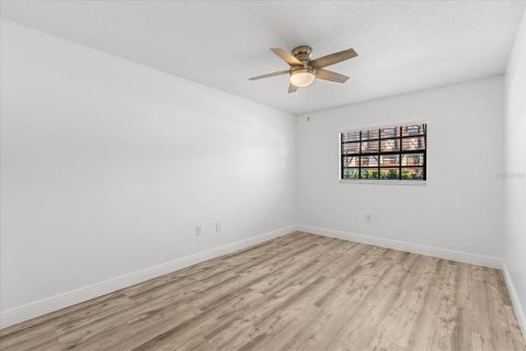 Condominio en venta en Leesburg, Florida, 3 dormitorios, 131.27 m2 № 1637514 - foto 15