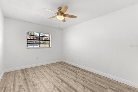 Condominio en venta en Leesburg, Florida, 3 dormitorios, 131.27 m2 № 1637514 - foto 13
