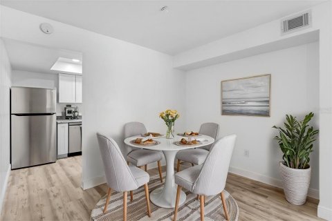 Condominio en venta en Leesburg, Florida, 3 dormitorios, 131.27 m2 № 1637514 - foto 3