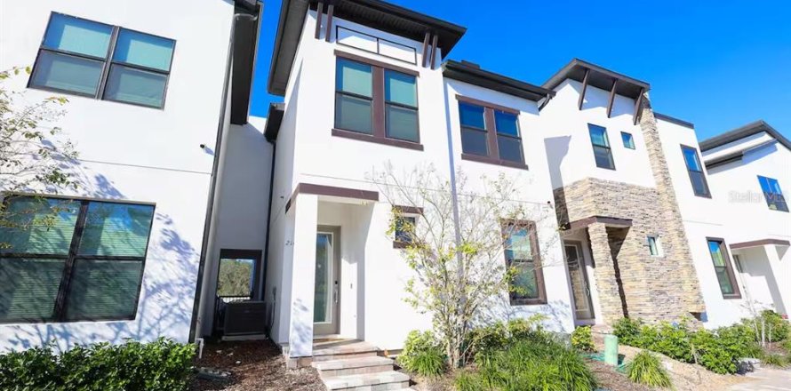 Townhouse in Davenport, Florida 4 bedrooms, 173.82 sq.m. № 2208391