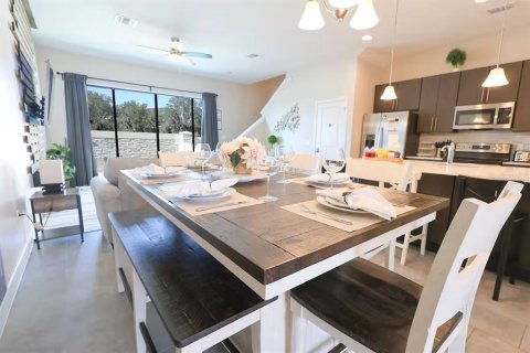 Townhouse in Davenport, Florida 4 bedrooms, 173.82 sq.m. № 2208391 - photo 4