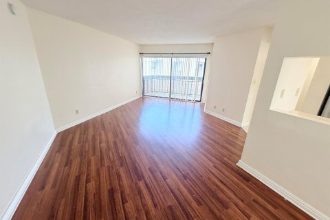 Condo in West Palm Beach, Florida, 1 bedroom  № 2375036 - photo 2