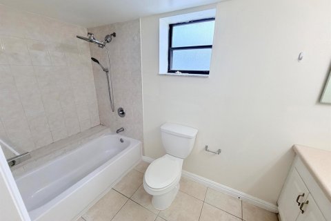 Condo in West Palm Beach, Florida, 1 bedroom  № 2375036 - photo 8