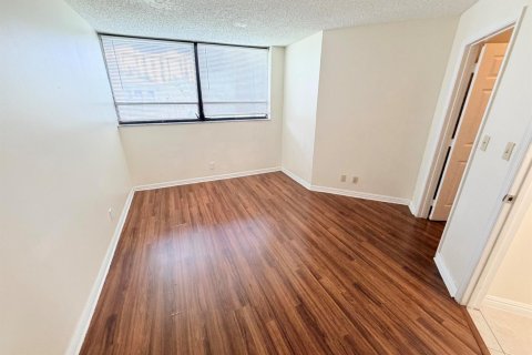Condo in West Palm Beach, Florida, 1 bedroom  № 2375036 - photo 6