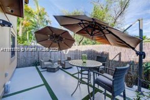 Adosado en venta en Miami, Florida, 4 dormitorios, 141.68 m2 № 1889438 - foto 2