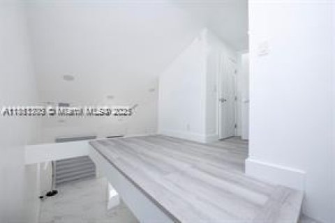 Adosado en venta en Miami, Florida, 4 dormitorios, 141.68 m2 № 1889438 - foto 15