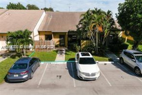 Adosado en venta en Miami, Florida, 4 dormitorios, 141.68 m2 № 1889438 - foto 1