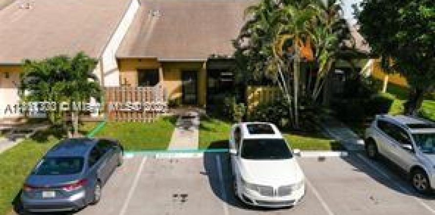 Townhouse in Miami, Florida 4 bedrooms, 141.68 sq.m. № 1889438