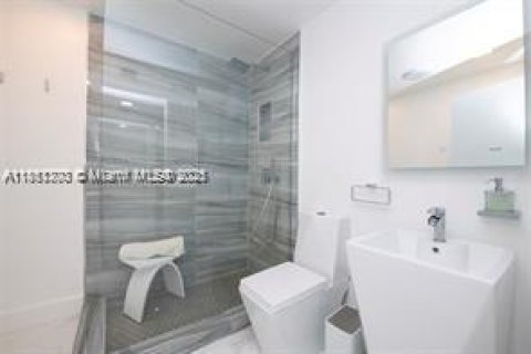 Adosado en venta en Miami, Florida, 4 dormitorios, 141.68 m2 № 1889438 - foto 13