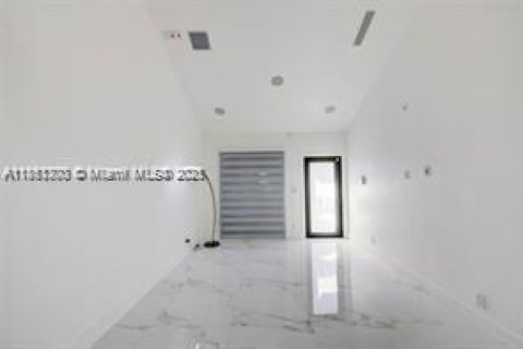 Adosado en venta en Miami, Florida, 4 dormitorios, 141.68 m2 № 1889438 - foto 8