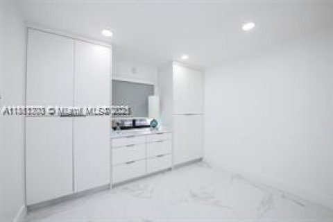 Adosado en venta en Miami, Florida, 4 dormitorios, 141.68 m2 № 1889438 - foto 14