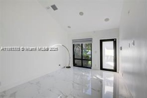 Adosado en venta en Miami, Florida, 4 dormitorios, 141.68 m2 № 1889438 - foto 7
