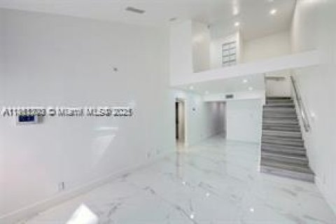 Adosado en venta en Miami, Florida, 4 dormitorios, 141.68 m2 № 1889438 - foto 6