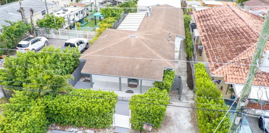 House in Miami, Florida 3 bedrooms, 201.88 sq.m. № 1463033
