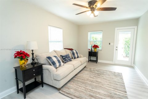 Villa ou maison à vendre à Miami, Floride: 3 chambres, 201.88 m2 № 1463033 - photo 12