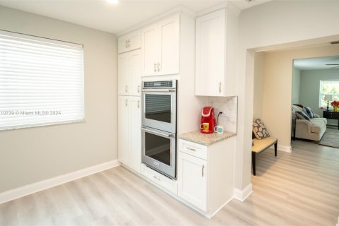 Villa ou maison à vendre à Miami, Floride: 3 chambres, 201.88 m2 № 1463033 - photo 18