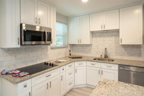 Villa ou maison à vendre à Miami, Floride: 3 chambres, 201.88 m2 № 1463033 - photo 24