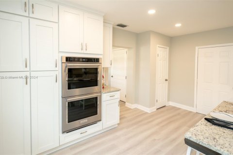 Villa ou maison à vendre à Miami, Floride: 3 chambres, 201.88 m2 № 1463033 - photo 21