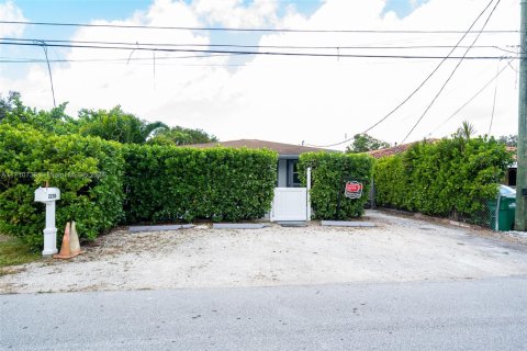 Villa ou maison à vendre à Miami, Floride: 3 chambres, 201.88 m2 № 1463033 - photo 4