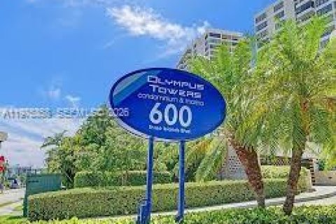 Condominio en Hallandale Beach, Florida, 1 dormitorio № 2043382