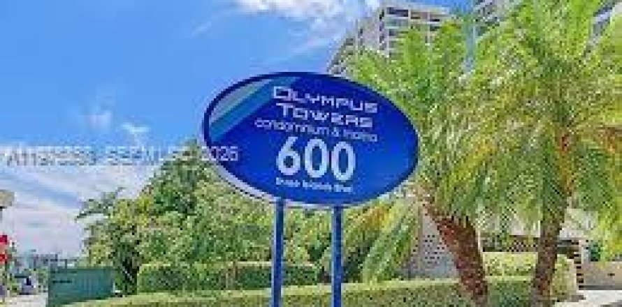 Condo in Hallandale Beach, Florida, 1 bedroom  № 2043382