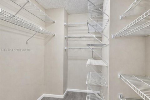 Condo in Hallandale Beach, Florida, 1 bedroom  № 2043382 - photo 6