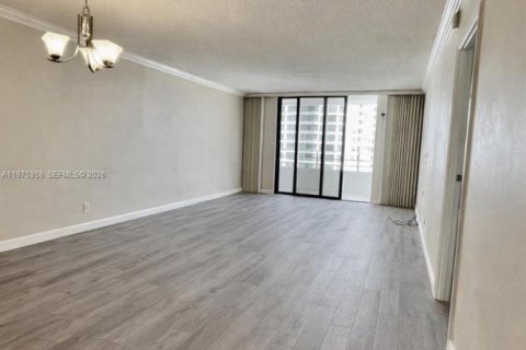 Condo in Hallandale Beach, Florida, 1 bedroom  № 2043382 - photo 8